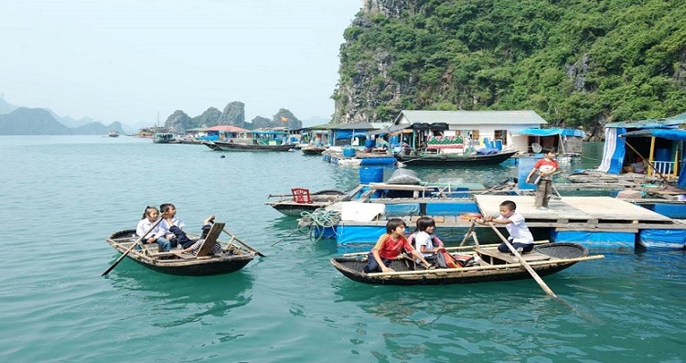 fishing villages halong bay go to school